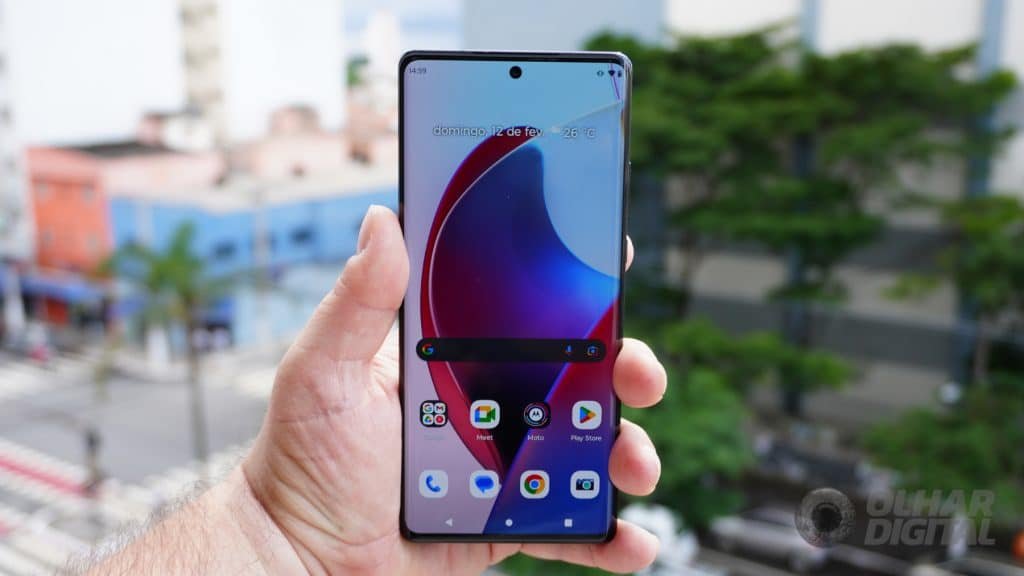 Celular Android está disponível para atualização do Play Services (Imagem: André Fogaça/Olhar Digital)