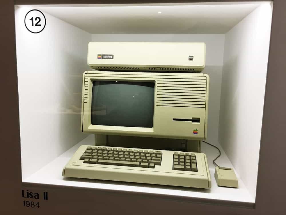 A Apple vai leiloar produtos lançados entre 1977 e 2008;  ou uma lista