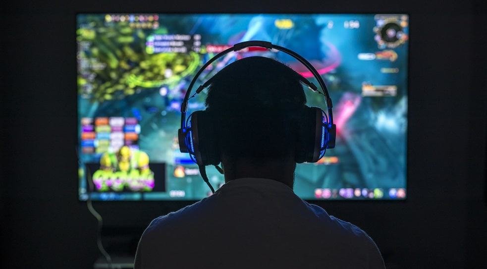 O diretor também quer que a EA implemente anúncios em jogos free-to-play