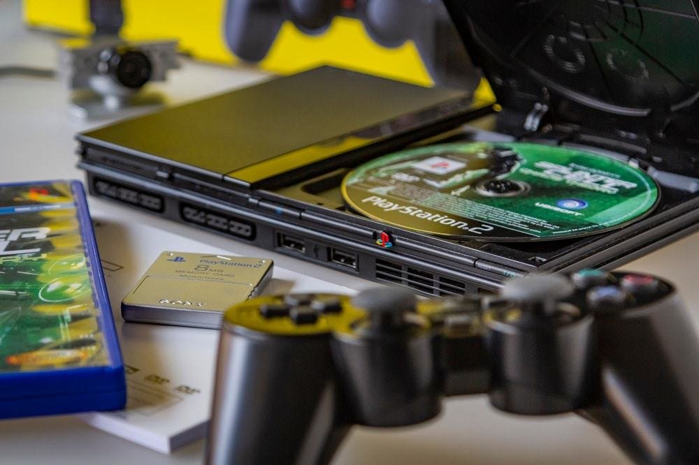 Parabéns PS2! PlayStation 2 completa 22 anos nesta sexta-feira (4); relembre Princips Jogos. Minha imagem: Internetable/Shutterstock