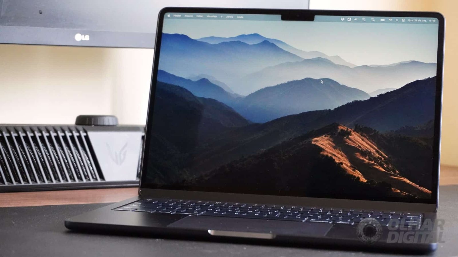 Apple pode lançar o primeiro MacBook com tela OLED em 2024
