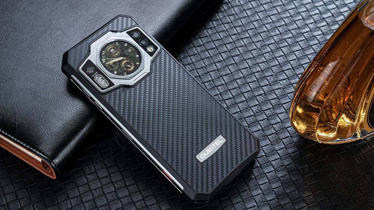 Celular mega resistente com certificação militar tem uma bateria que dura vários dias